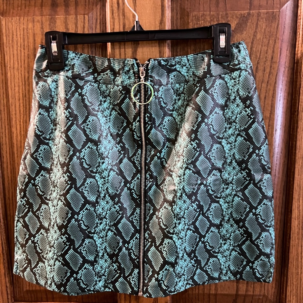 Tiger Most Teal Snake Patterned Mini Skirt 🐍